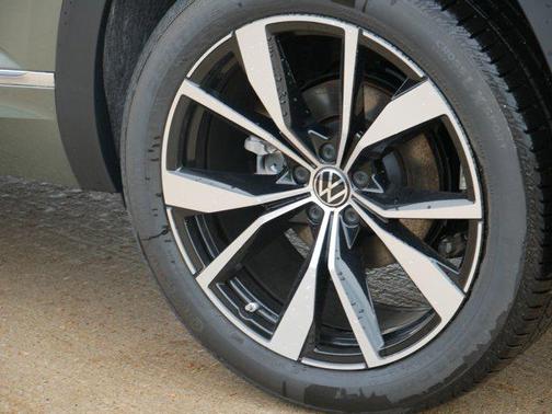 2025 Volkswagen Atlas Cross Sport 2.0T SEL Premium
