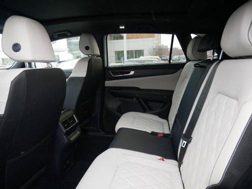 2025 Volkswagen Atlas Cross Sport 2.0T SEL Premium