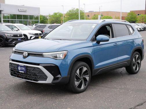 Monterey Blue Pearl 2025 Volkswagen Taos 1.5T SE