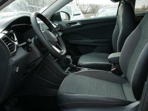2025 Volkswagen Taos 1.5T SE Black
