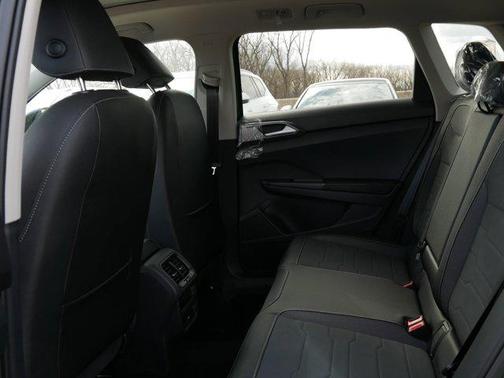 2025 Volkswagen Taos 1.5T SE Black