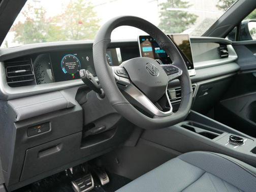 2025 Volkswagen Tiguan 2.0T SE R-Line Black 4MOTION
