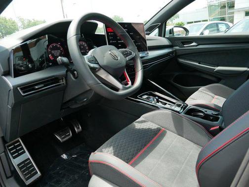 2025 Volkswagen Golf GTI 2.0T SE DSG