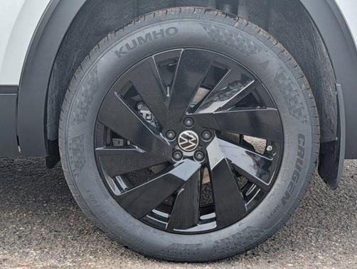 Opal White Pearl 2026 Volkswagen Atlas 2.0T SE w/Technology 4MOTION