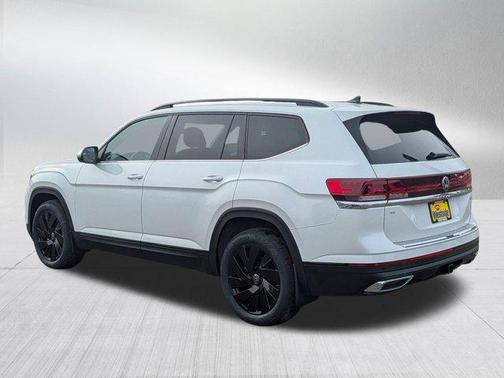 Opal White Pearl 2026 Volkswagen Atlas 2.0T SE w/Technology 4MOTION