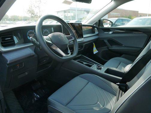 2025 Volkswagen Tiguan 2.0T SE 4MOTION
