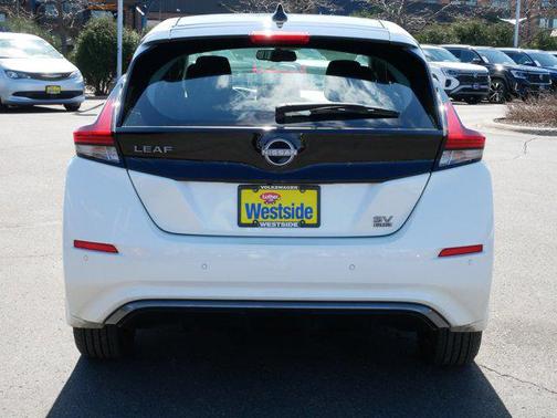 Super Black/Pearl White 2024 Nissan Leaf SV PLUS