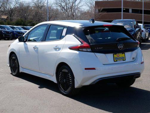 Super Black/Pearl White 2024 Nissan Leaf SV PLUS