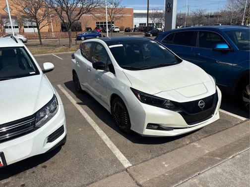 Super Black/Pearl White 2024 Nissan Leaf SV PLUS