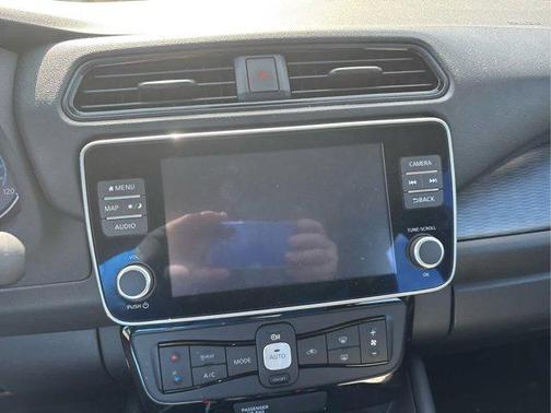 Super Black/Pearl White 2024 Nissan Leaf SV PLUS