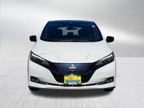 Super Black/Pearl White 2024 Nissan Leaf SV PLUS