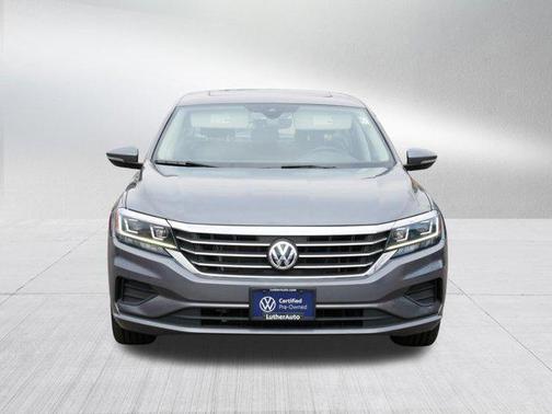 Platinum Gray Metallic 2022 Volkswagen Passat 2.0T SE