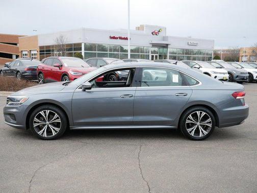 2022 Volkswagen Passat 2.0T SE