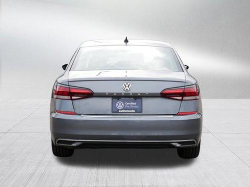 Platinum Gray Metallic 2022 Volkswagen Passat 2.0T SE