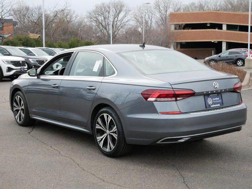 2022 Volkswagen Passat 2.0T SE