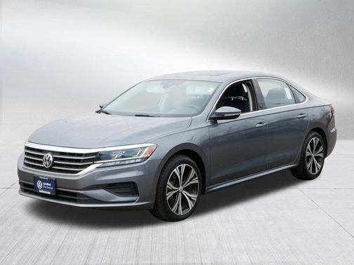 Platinum Gray Metallic 2022 Volkswagen Passat 2.0T SE
