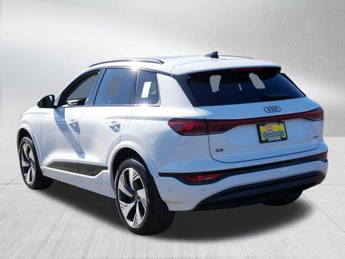 2025 Audi Q6 e-tron Premium Plus quattro
