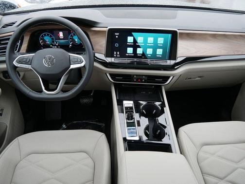 Opal White Pearl 2026 Volkswagen Atlas 2.0T SE w/Technology 4MOTION