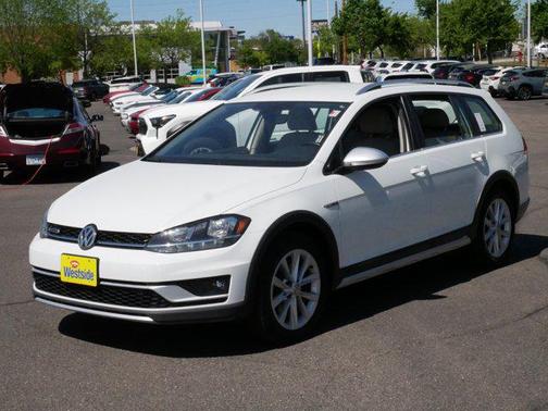 Pure White 2019 Volkswagen Golf Alltrack TSI S