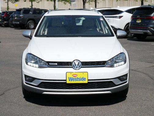 Pure White 2019 Volkswagen Golf Alltrack TSI S