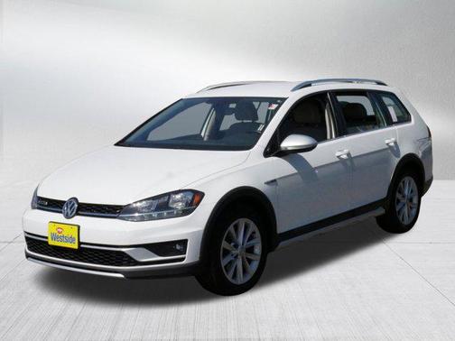 Pure White 2019 Volkswagen Golf Alltrack TSI S