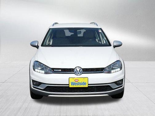 Pure White 2019 Volkswagen Golf Alltrack TSI S