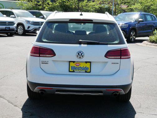 Pure White 2019 Volkswagen Golf Alltrack TSI S