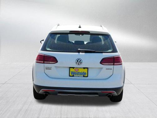 Pure White 2019 Volkswagen Golf Alltrack TSI S