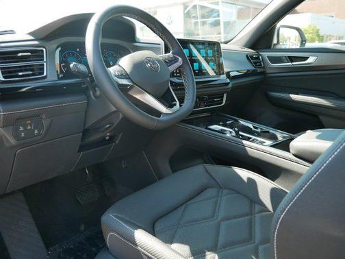 2025 Volkswagen Atlas Cross Sport 2.0T SE w/Technology 4MOTION