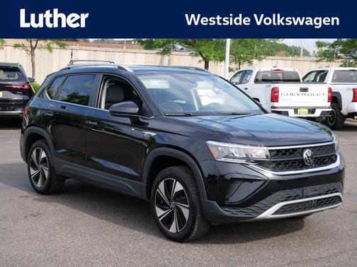 Deep Black Pearl 2024 Volkswagen Taos 1.5T SE