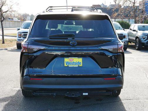 2025 Toyota Sienna Woodland Edition