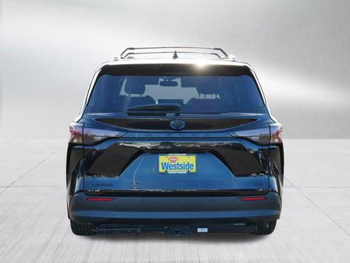 2025 Toyota Sienna Woodland Edition