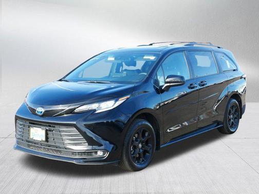 2025 Toyota Sienna Woodland Edition