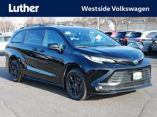 2025 Toyota Sienna Woodland Edition