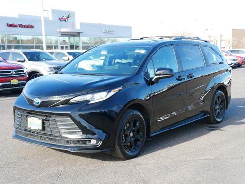 2025 Toyota Sienna Woodland Edition