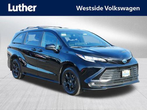 2025 Toyota Sienna Woodland Edition