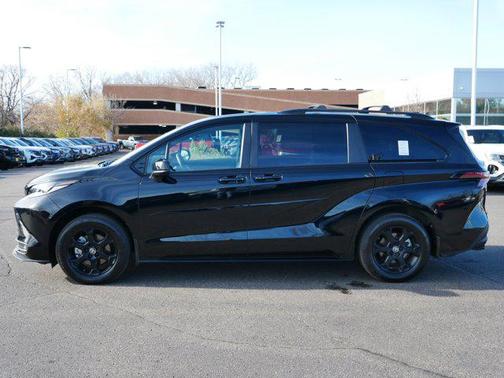 2025 Toyota Sienna Woodland Edition