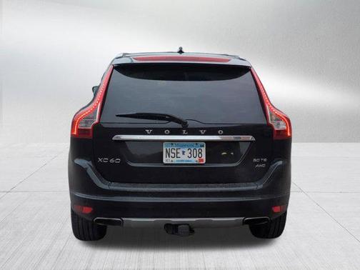 Black 2016 Volvo XC60 T6