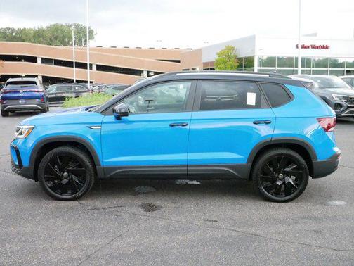 2024 Volkswagen Taos 1.5T SE Black