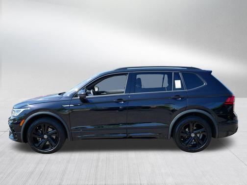 Deep Black Pearl 2024 Volkswagen Tiguan 2.0T SE R-Line Black