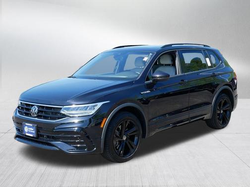 Deep Black Pearl 2024 Volkswagen Tiguan 2.0T SE R-Line Black