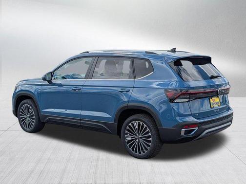 Monterey Blue Pearl 2026 Volkswagen Taos SE
