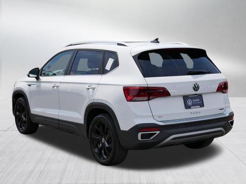 Pure White 2022 Volkswagen Taos 1.5T SE