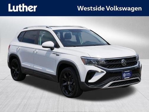 Pure White 2022 Volkswagen Taos 1.5T SE