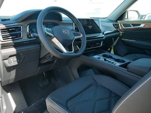 Silver Mist Metallic 2026 Volkswagen Atlas 2.0T SE