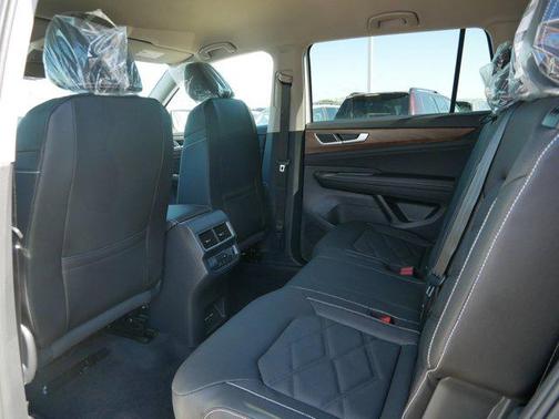 Silver Mist Metallic 2026 Volkswagen Atlas 2.0T SE