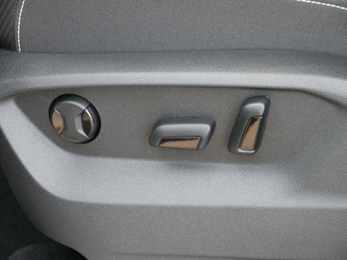 2026 Volkswagen Atlas Cross Sport 2.0T SE w/Technology 4MOTION