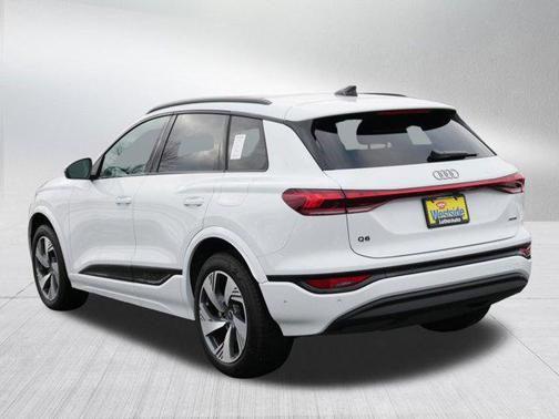 2025 Audi Q6 e-tron Premium Plus quattro