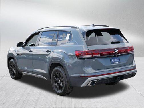 Pure Gray 2025 Volkswagen Atlas 2.0T Peak Edition