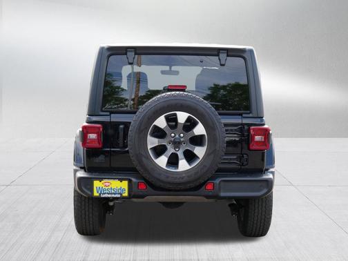 Black Clearcoat 2022 Jeep Wrangler Unlimited Sahara